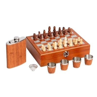 Подарочный набор «Шахматы и фляжка»