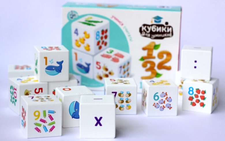 Кубики деревянные "Кубики для умников. Учимся считать" 12 шт (белые)
