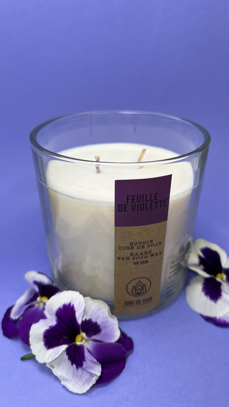 AROMĀTISKA SOJAS SVECE STIKLA FEUILLE DE VIOLETTE 320G