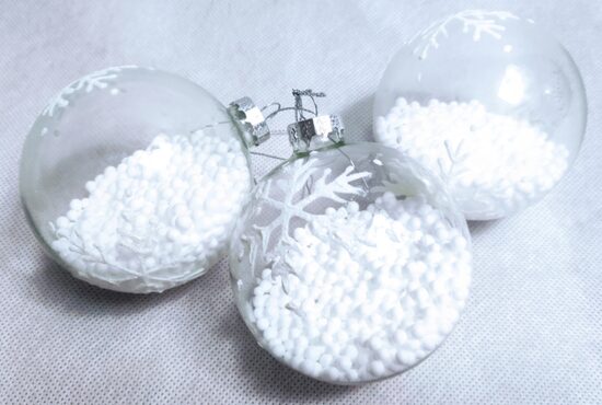 Stikla Ziemassvētku bumbiņas, sniegpārsliņu rotājumi, 3 gab.
